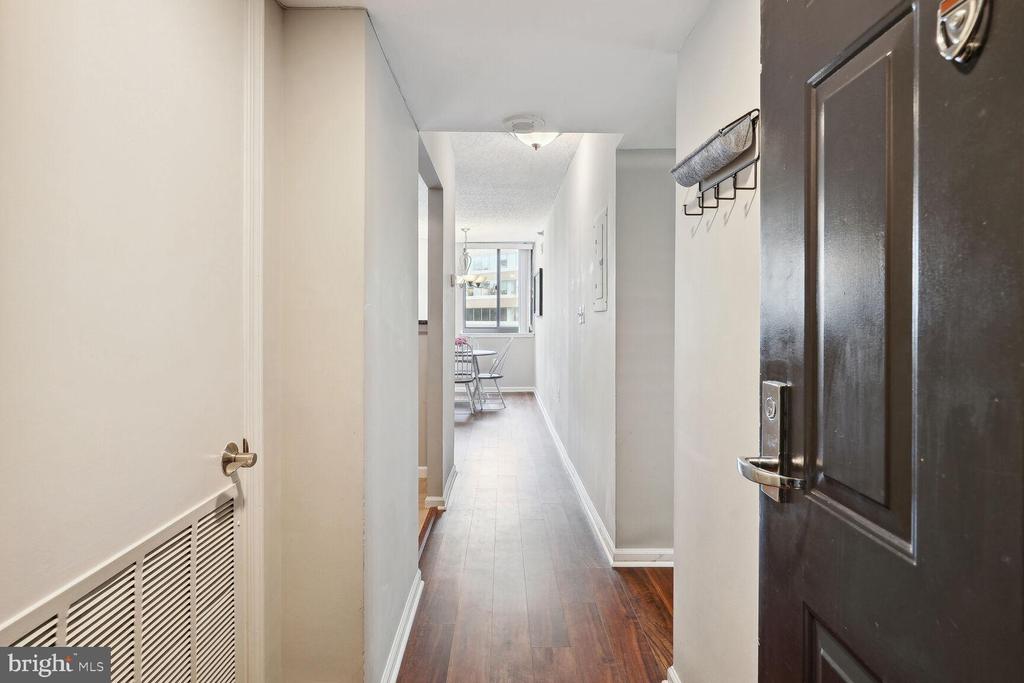 1001 N Randolph St #301