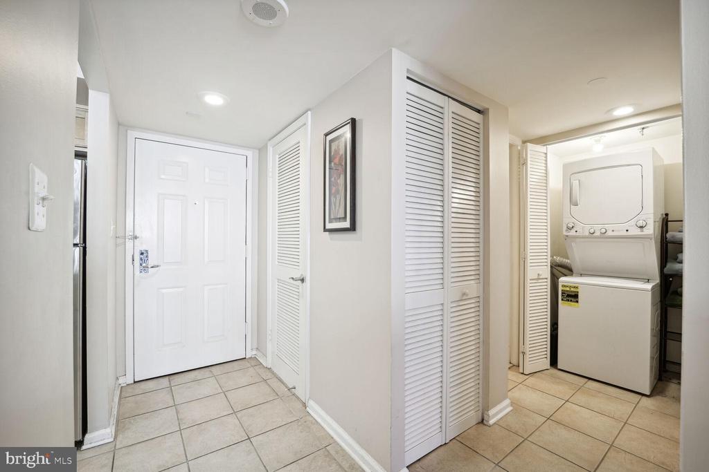 1001 N Randolph St #617