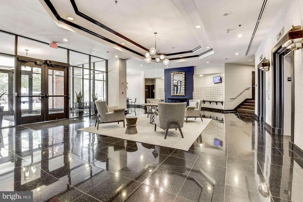 1001 N Randolph St #617