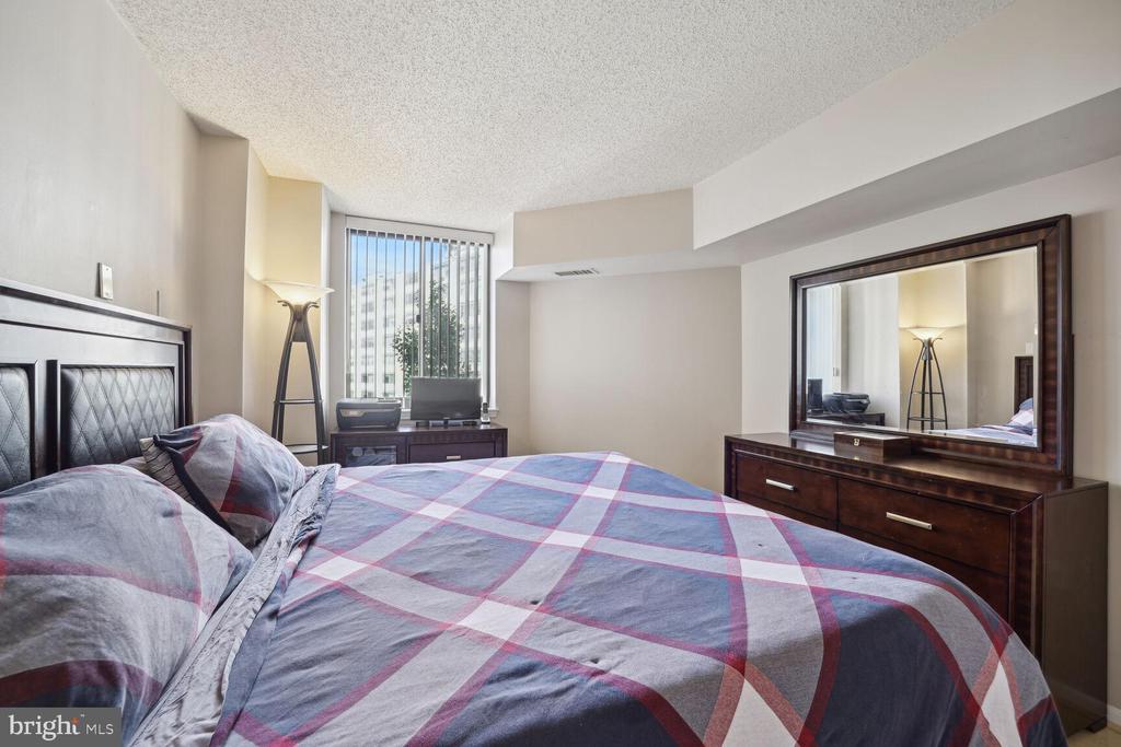1001 N Randolph St #617
