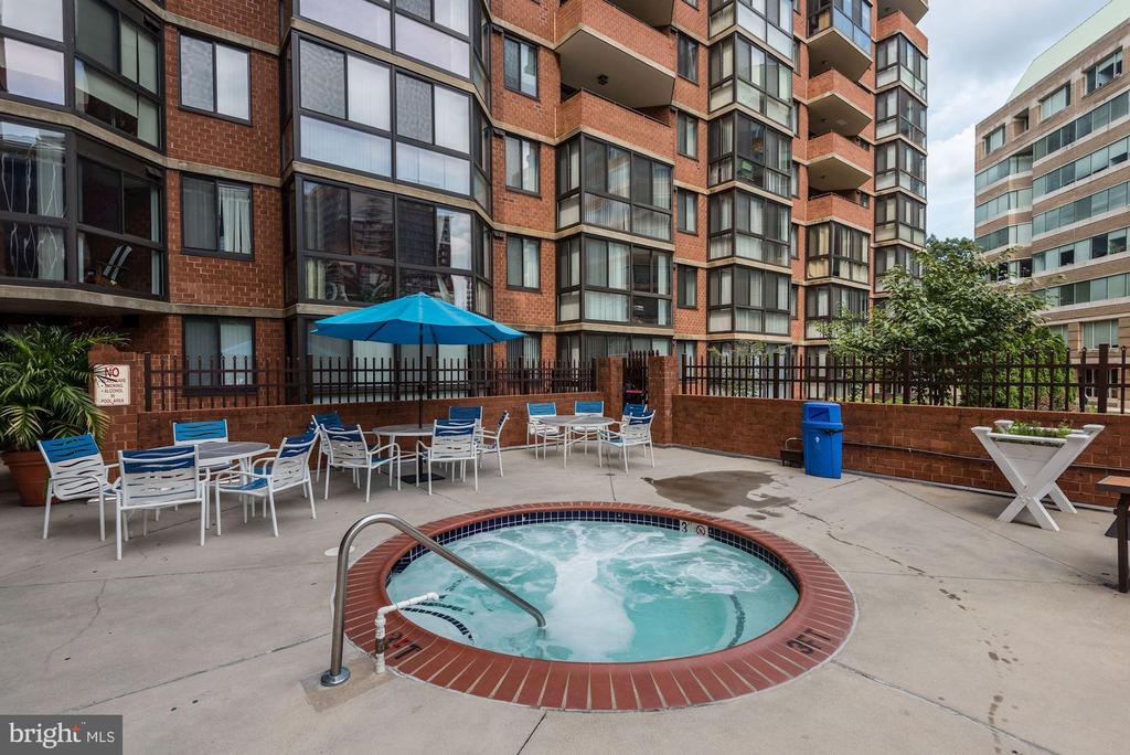 1001 N Randolph St #617