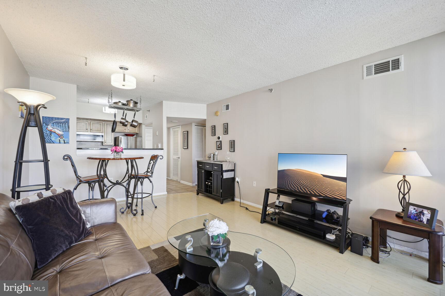 1001 N Randolph St #617