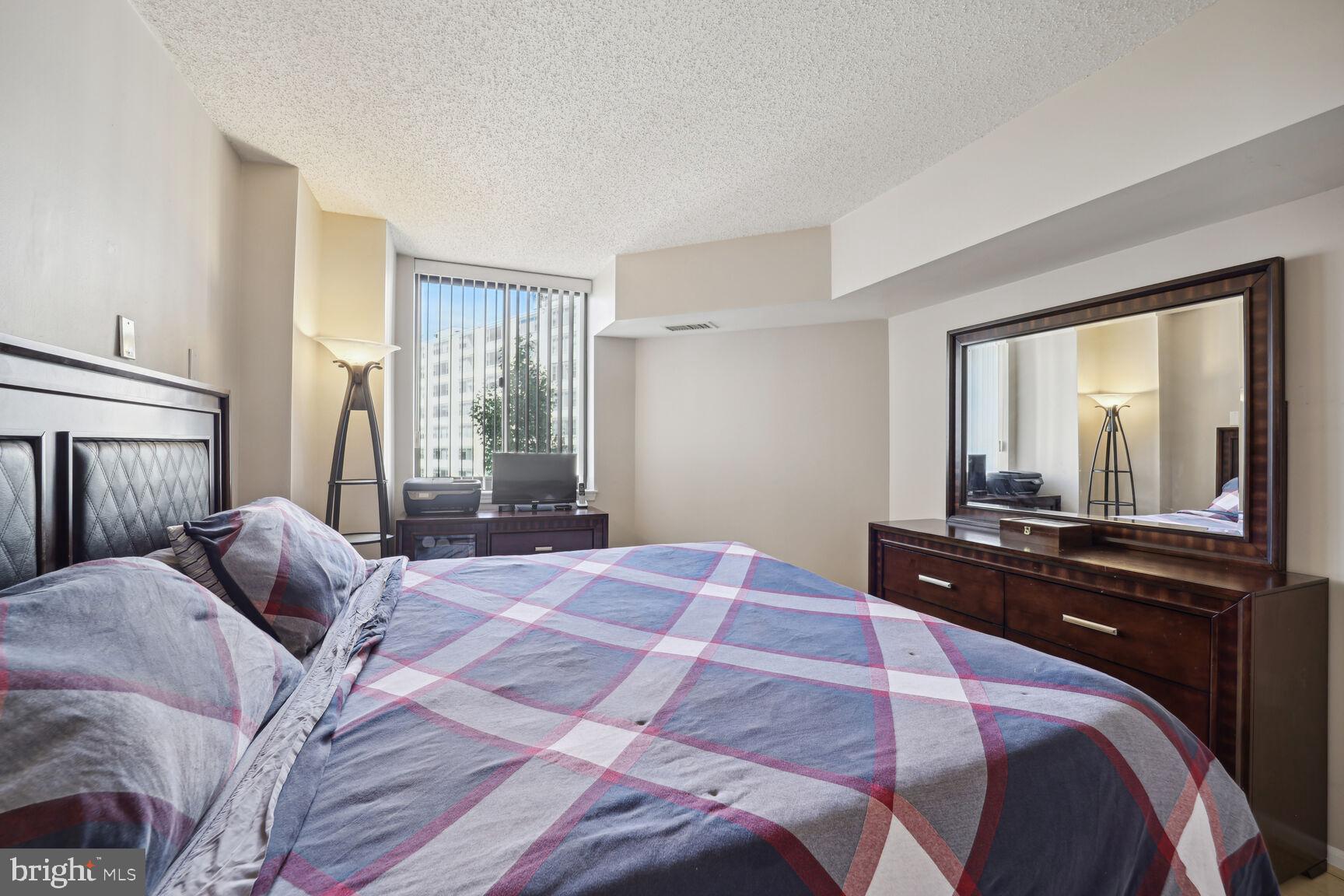 1001 N Randolph St #617