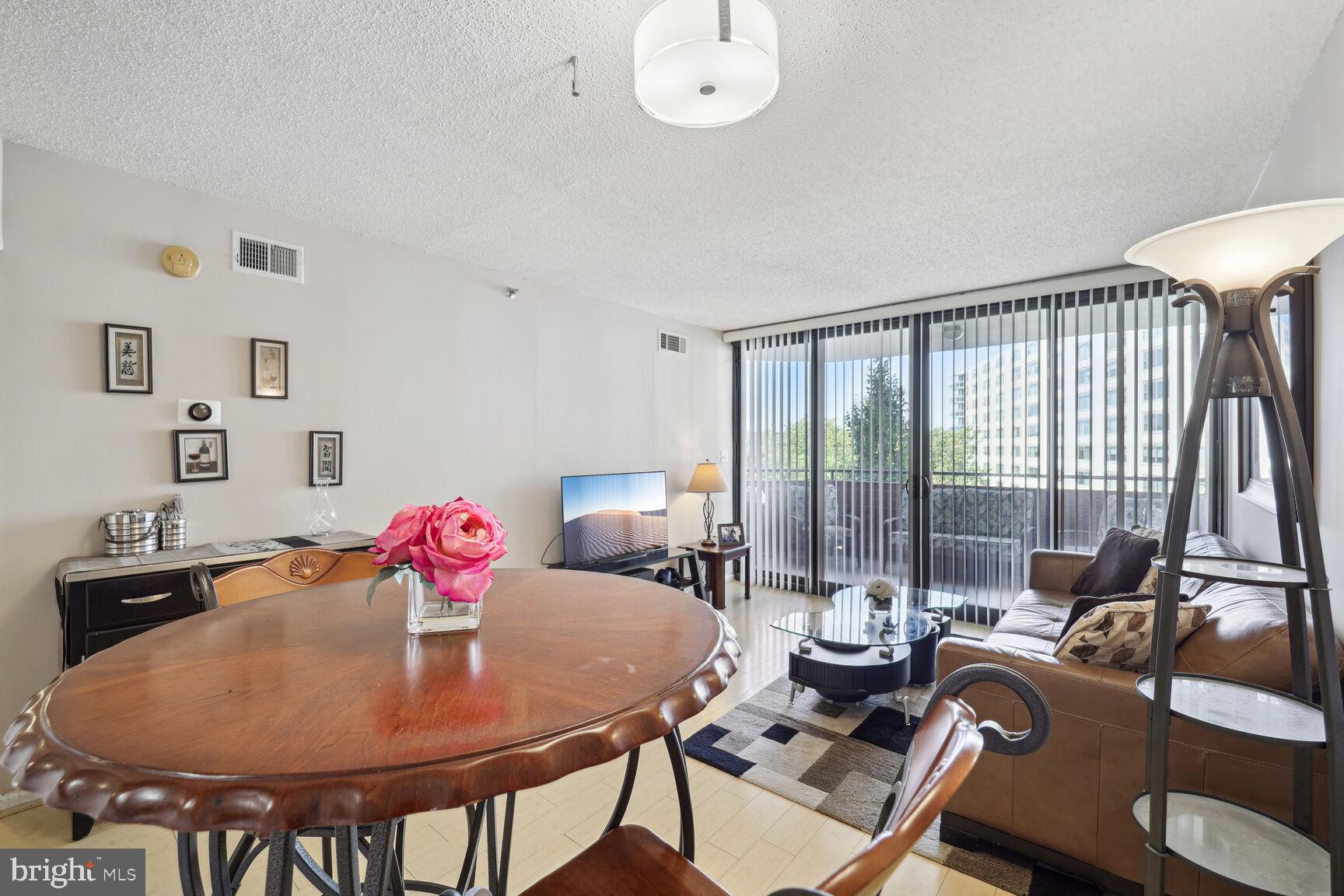 1001 N Randolph St #617