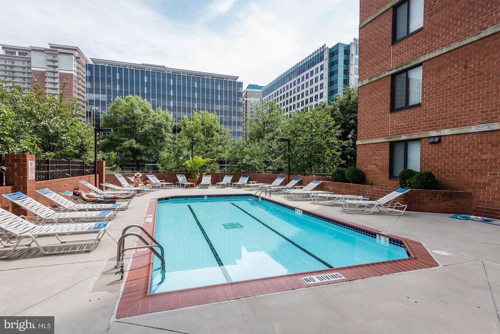 1001 N Randolph St #617