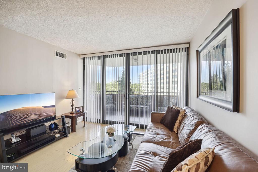 1001 N Randolph St #617