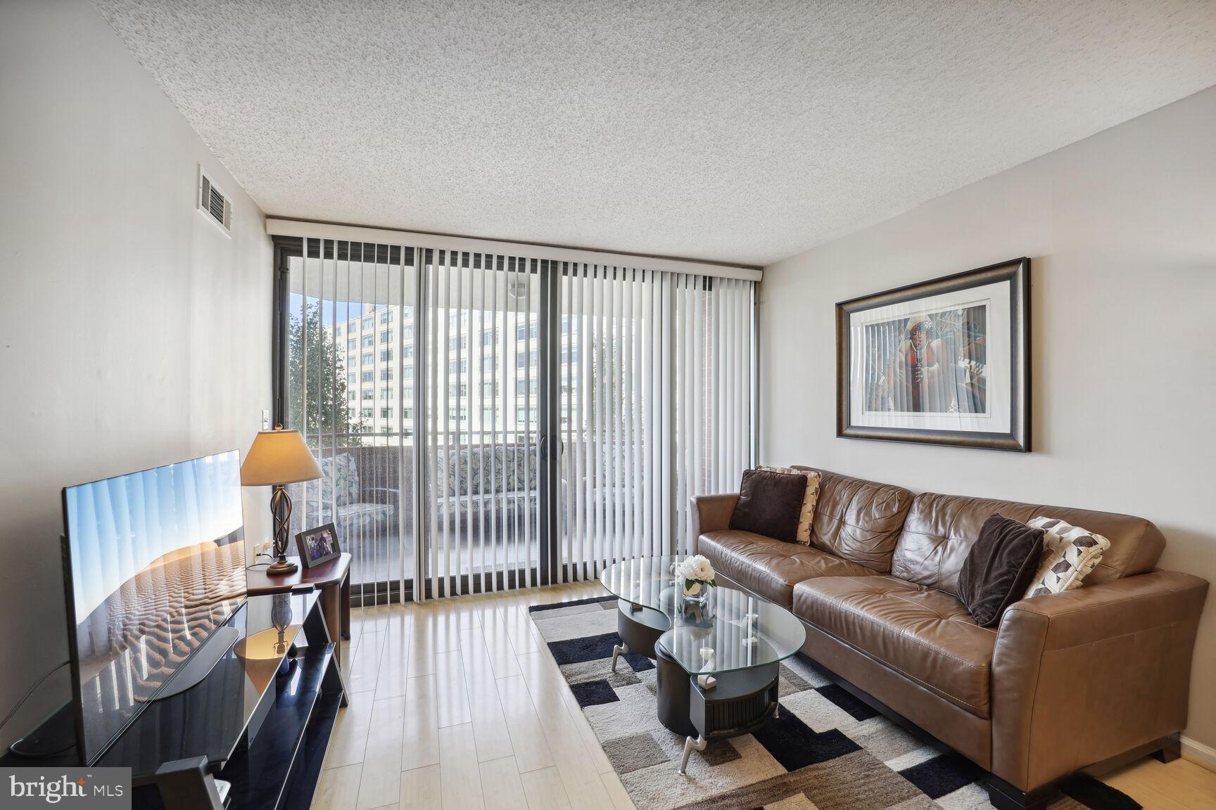 1001 N Randolph St #617