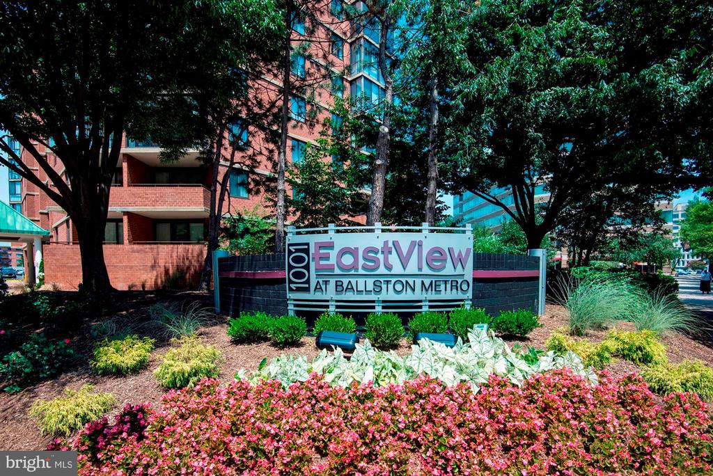 1001 N Randolph St #617