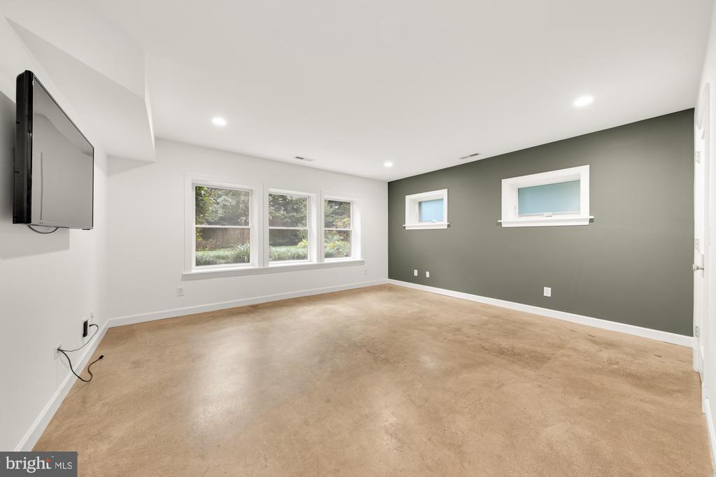 6234 22ND ROAD N