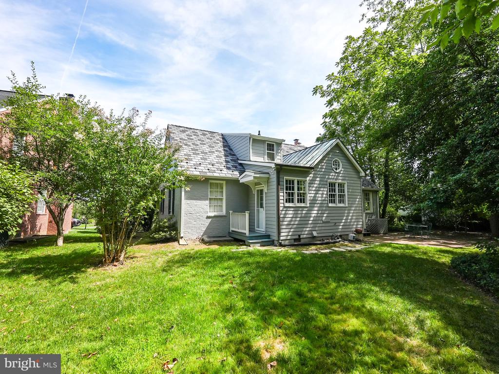 3916 MILITARY RD