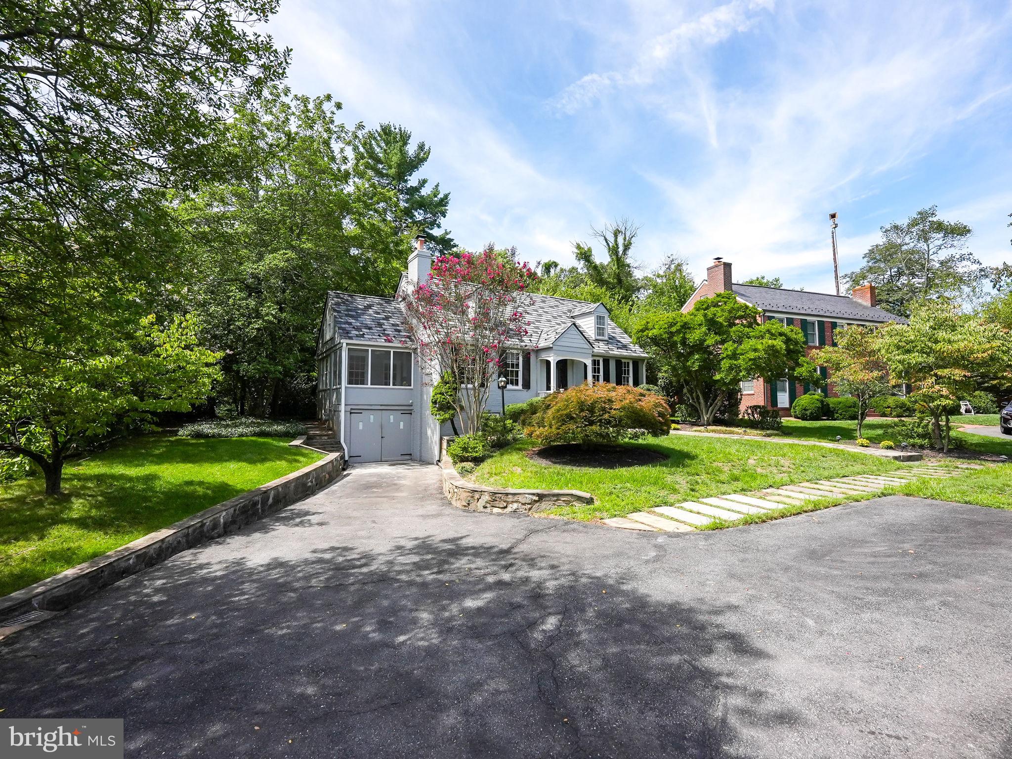 3916 MILITARY RD