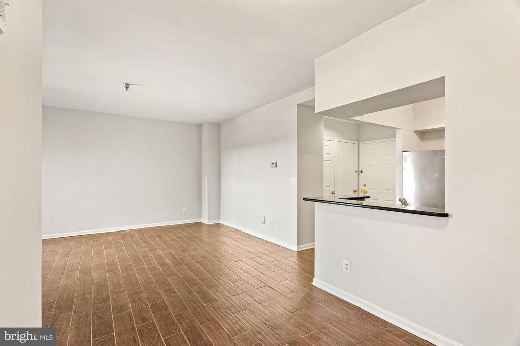 2400 CLARENDON BLVD #PH01