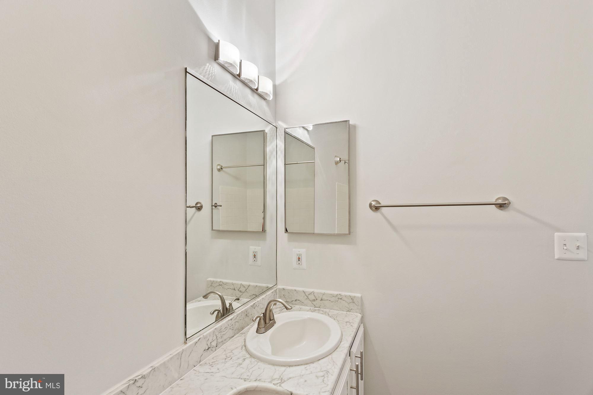 2400 CLARENDON BLVD #PH01