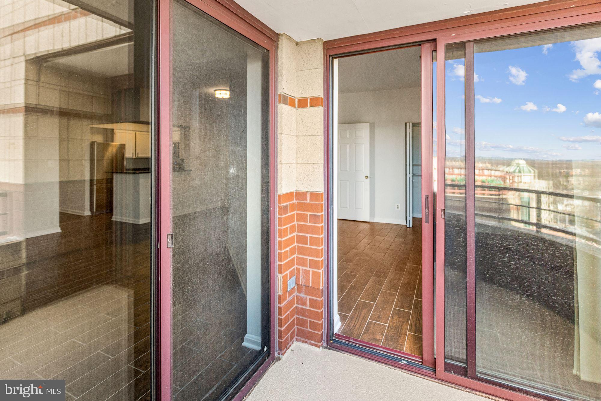 2400 CLARENDON BLVD #PH01