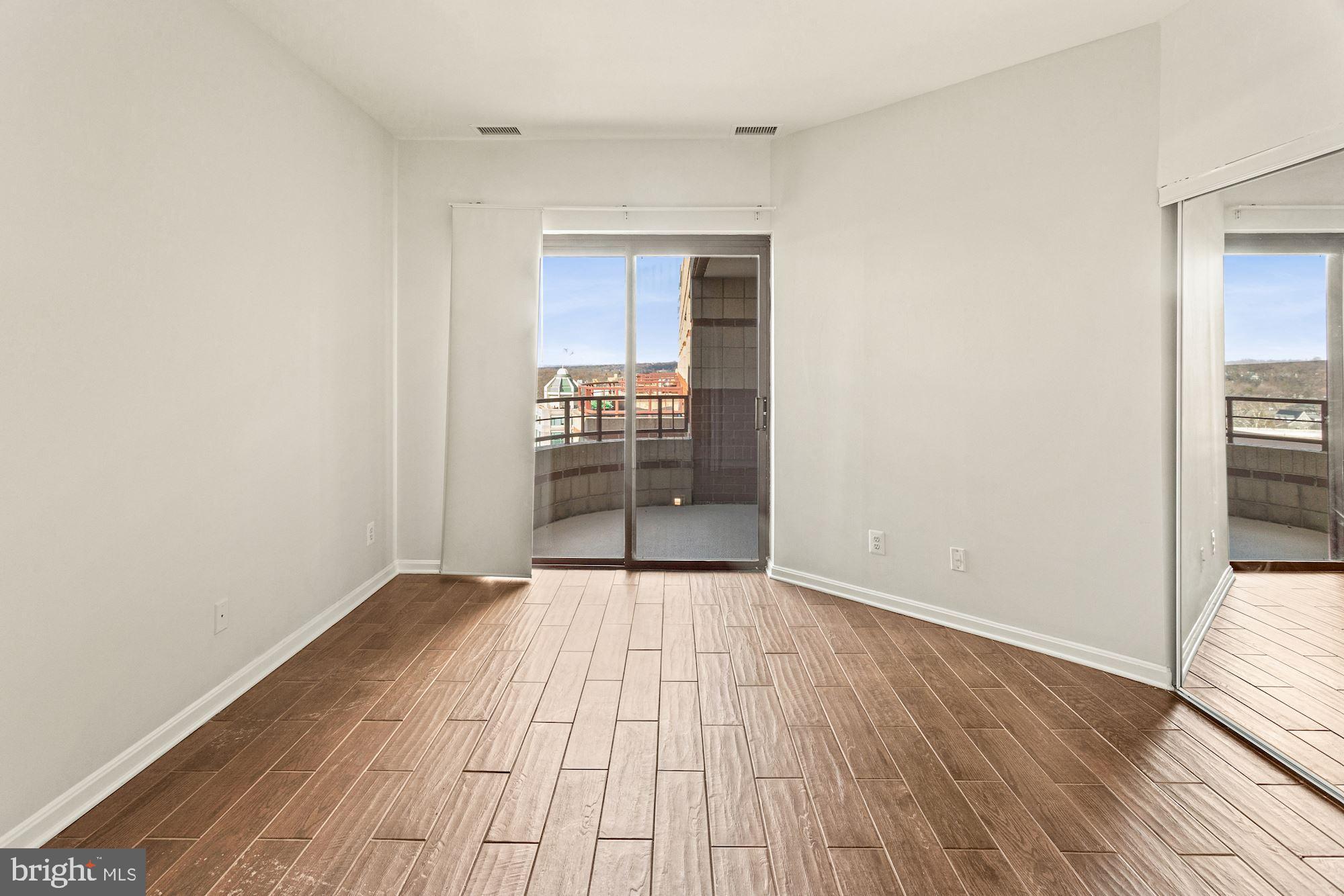 2400 CLARENDON BLVD #PH01