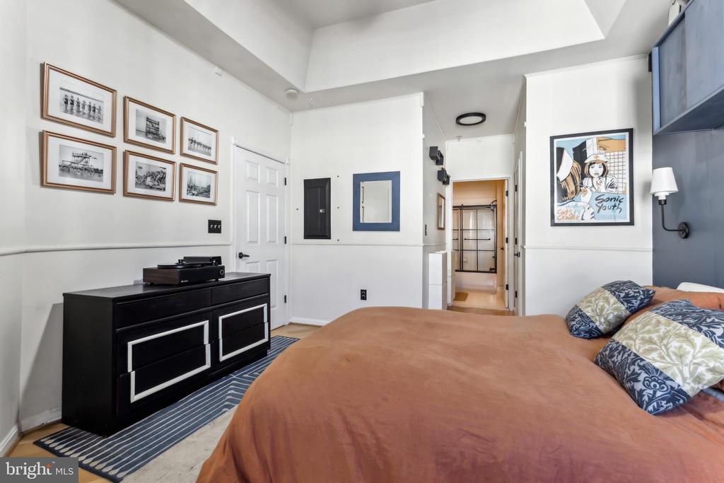 801 S GREENBRIER STREET 402