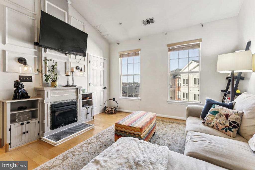 801 S GREENBRIER STREET 402