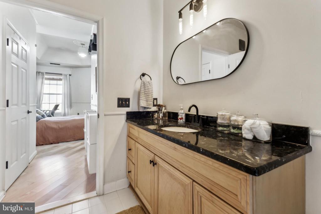801 S GREENBRIER STREET 402