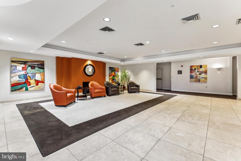801 S GREENBRIER STREET 402