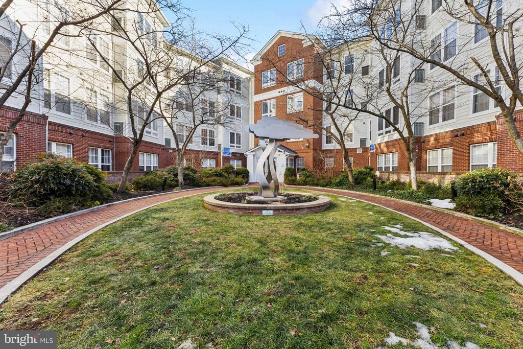 801 S GREENBRIER STREET 402