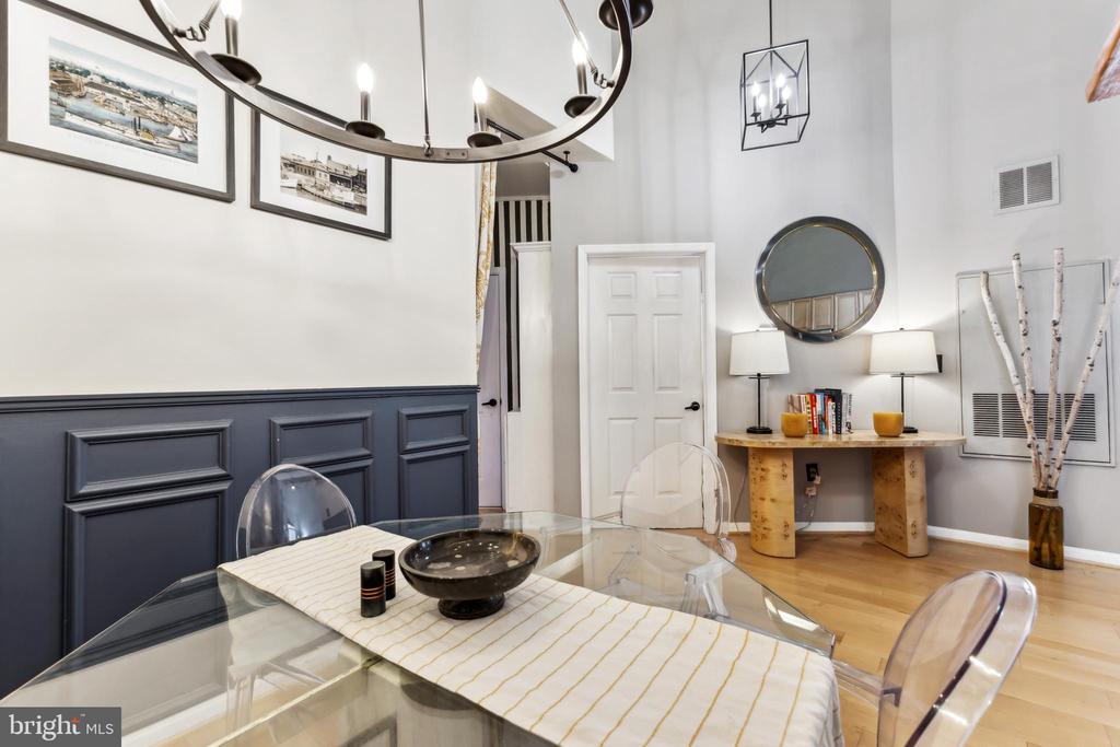 801 S GREENBRIER STREET 402