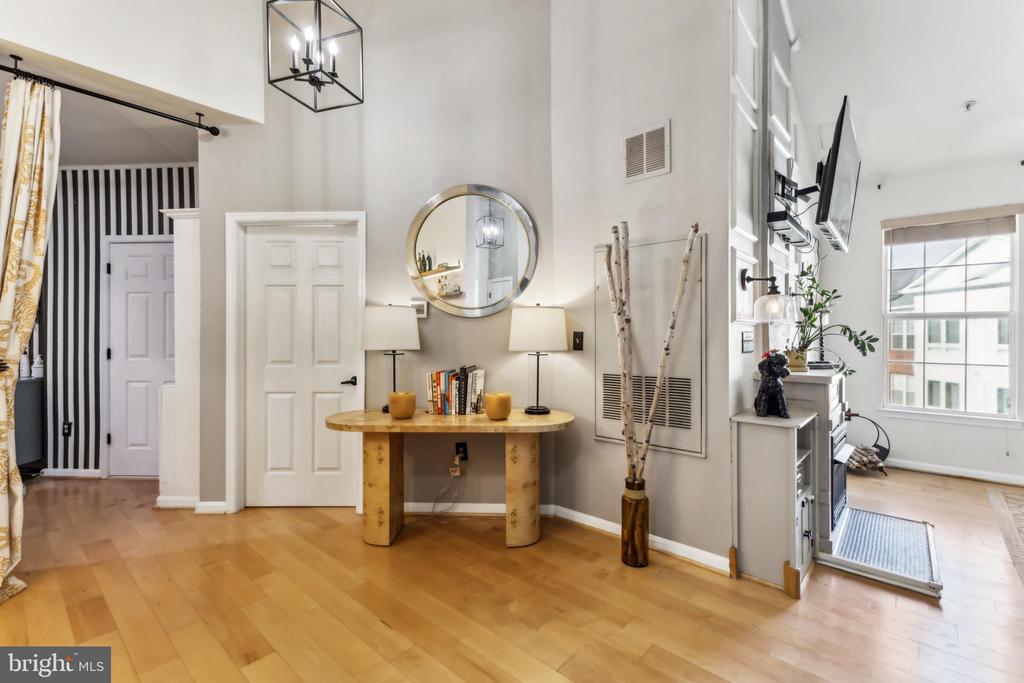801 S GREENBRIER STREET 402