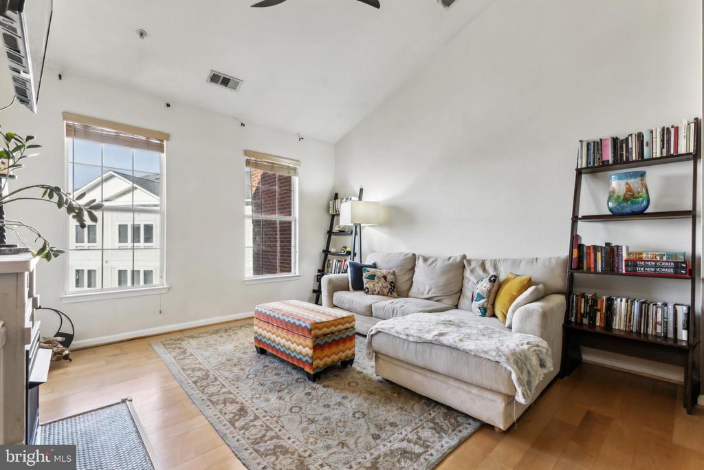 801 S GREENBRIER STREET 402