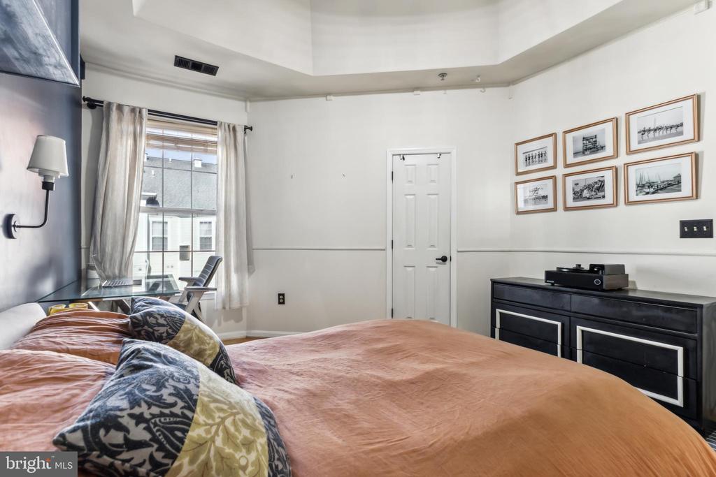 801 S GREENBRIER STREET 402