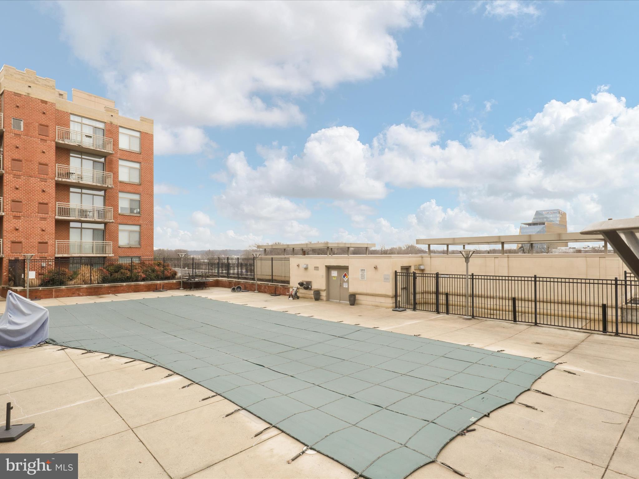 3600 S GLEBE RD #206W