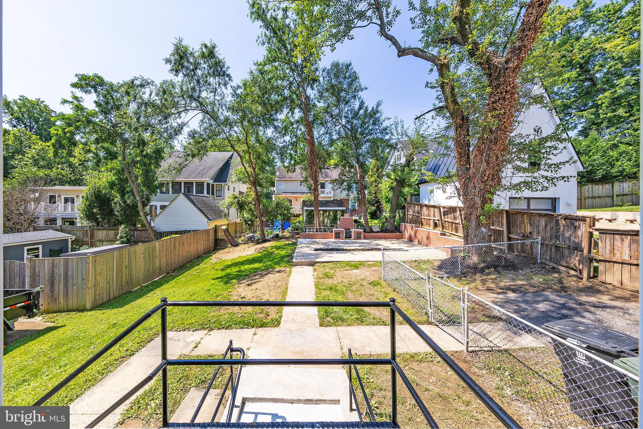 2822 Lorcom Ln