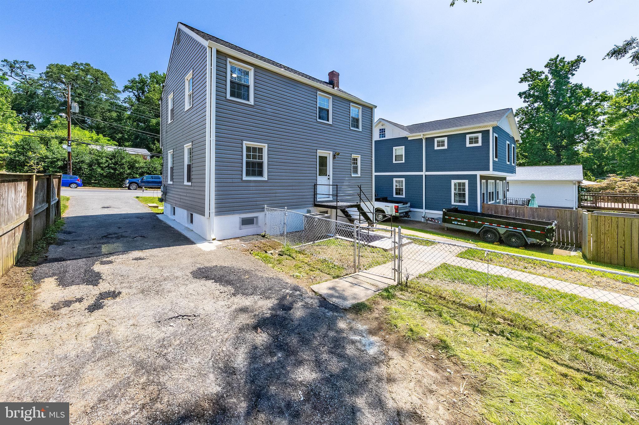 2822 Lorcom Ln
