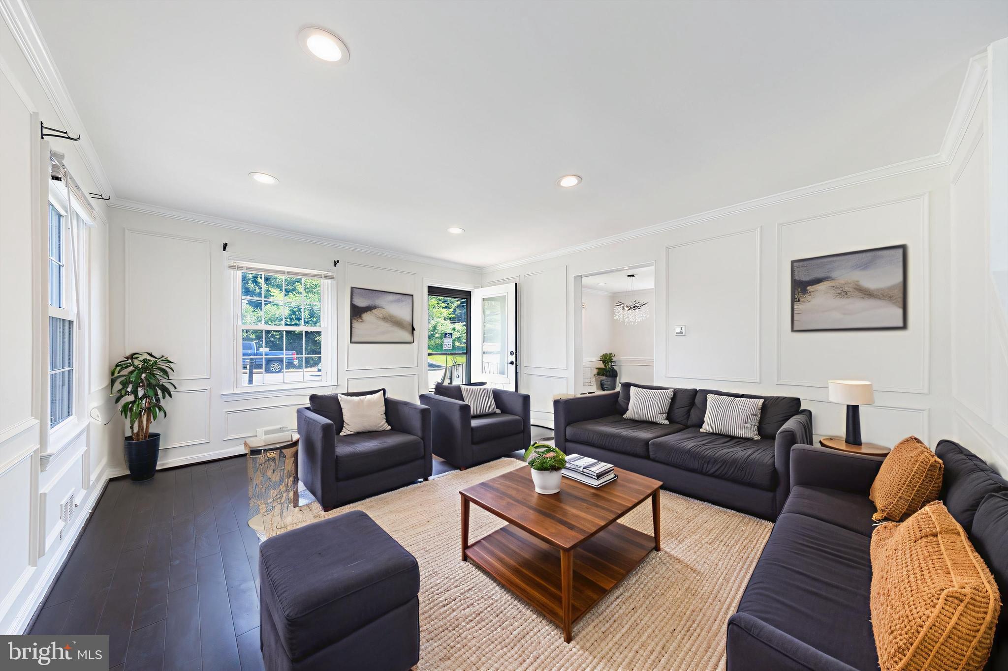 2822 Lorcom Ln