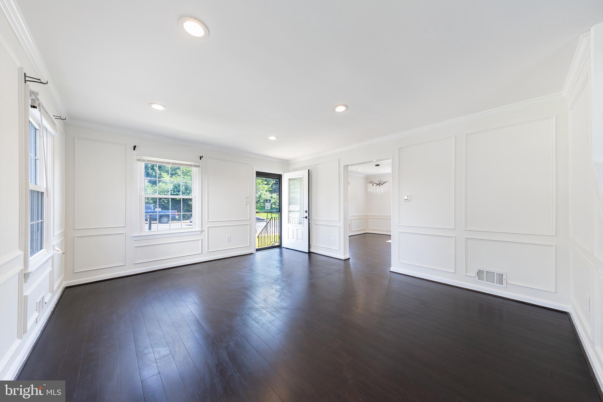 2822 Lorcom Ln