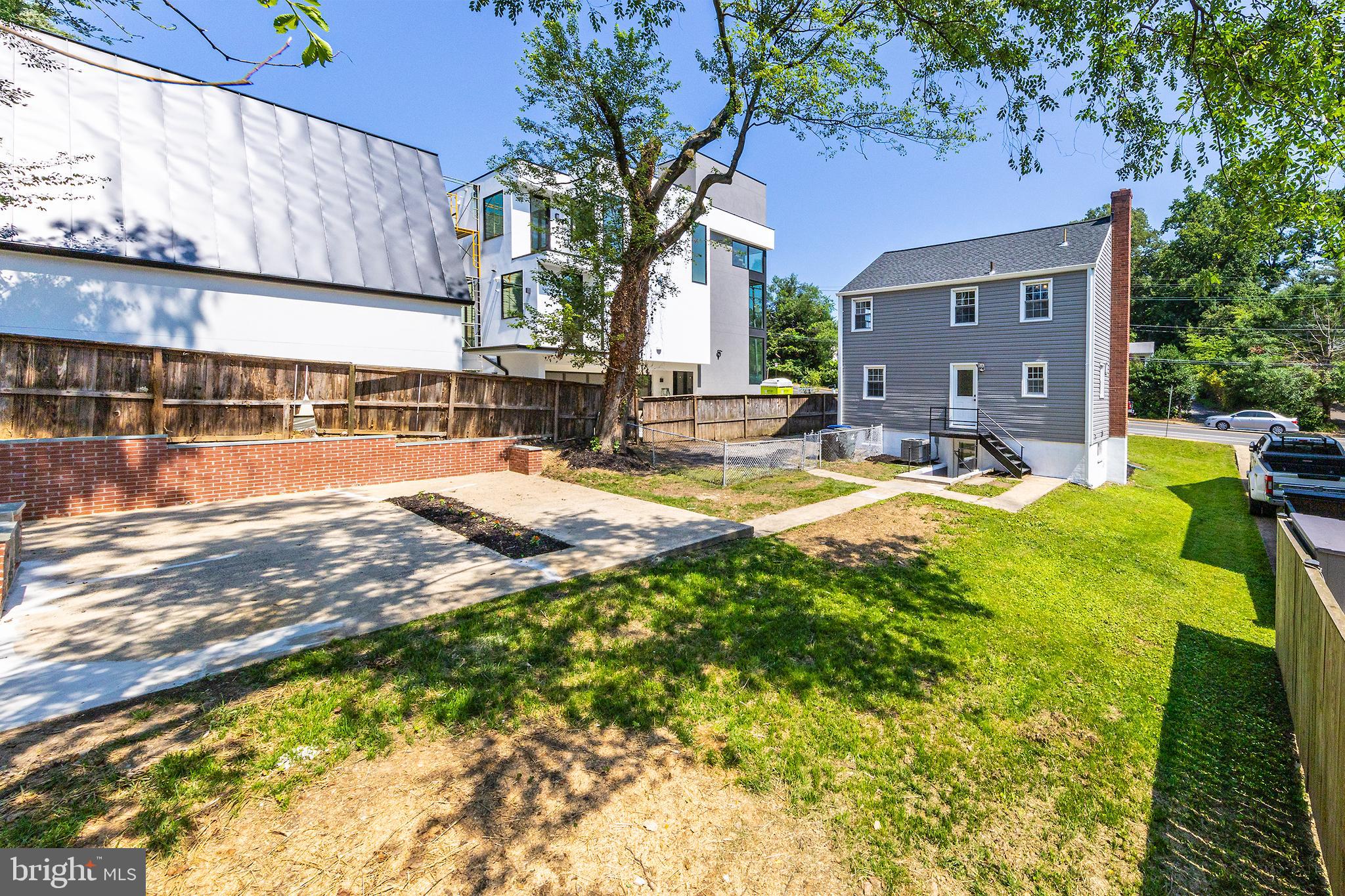 2822 Lorcom Ln