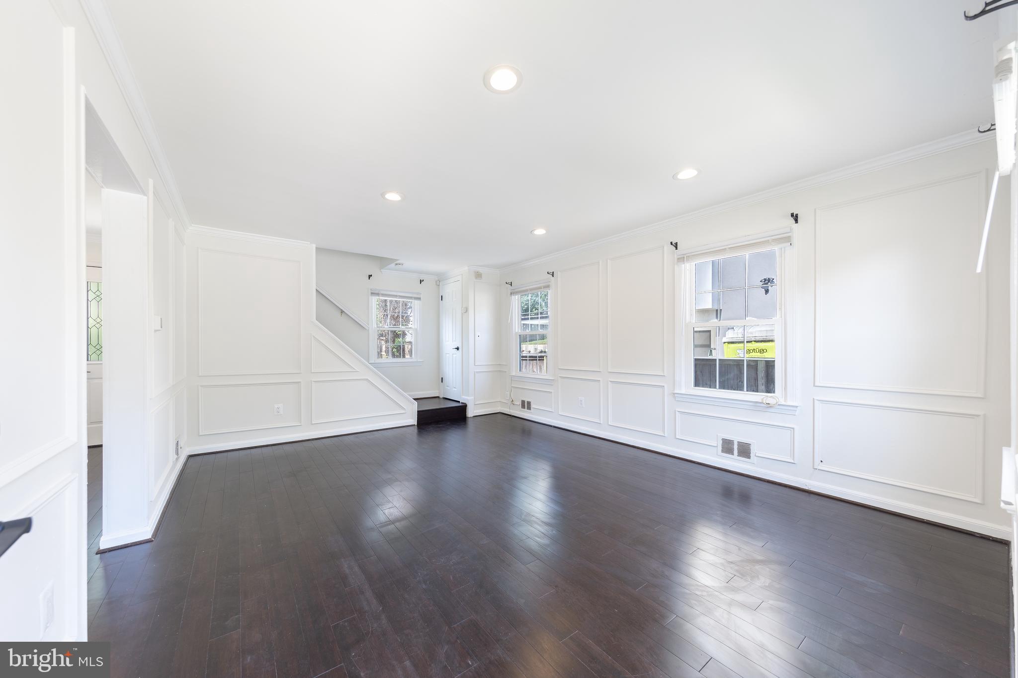2822 Lorcom Ln