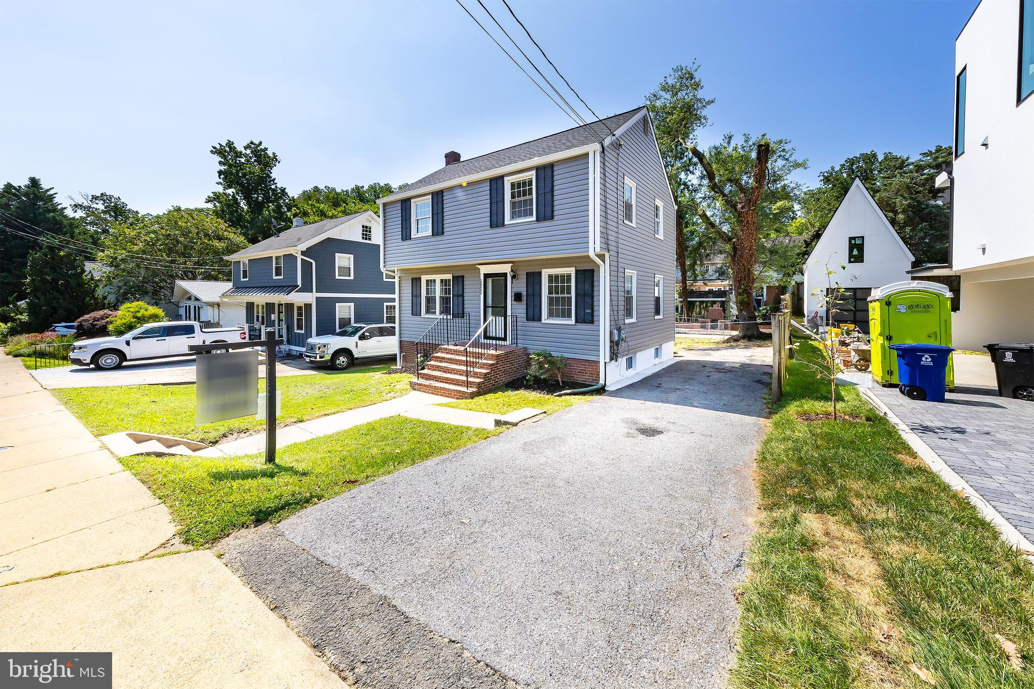 2822 Lorcom Ln