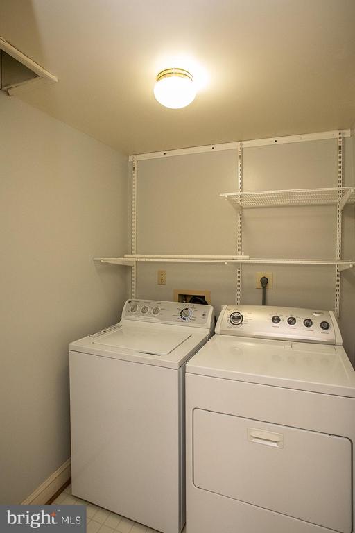 1514 N COLONIAL TER