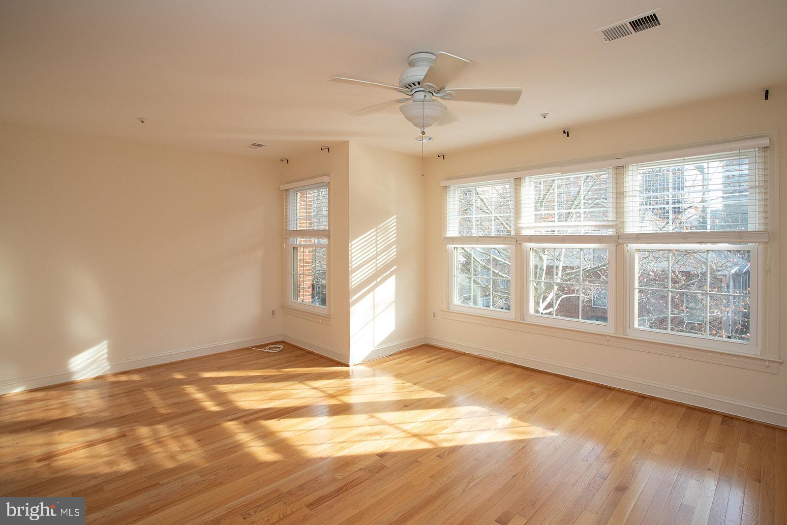 1514 N COLONIAL TER