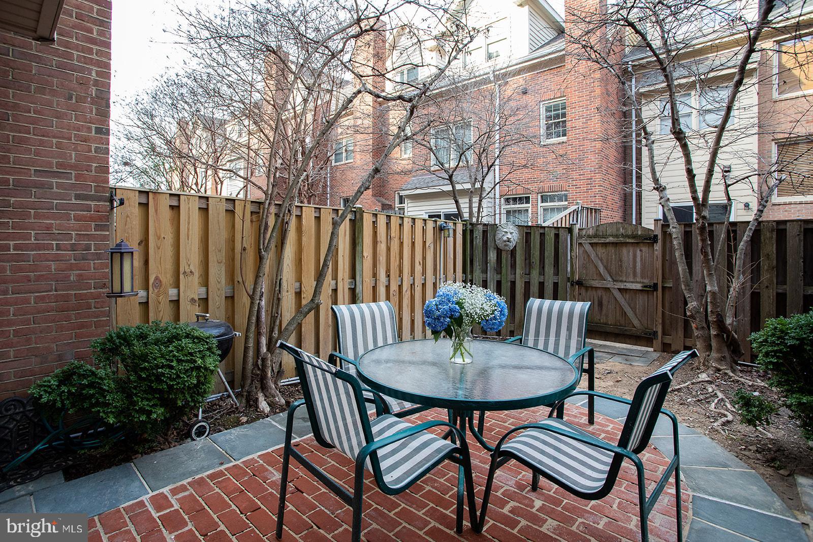 1514 N COLONIAL TER