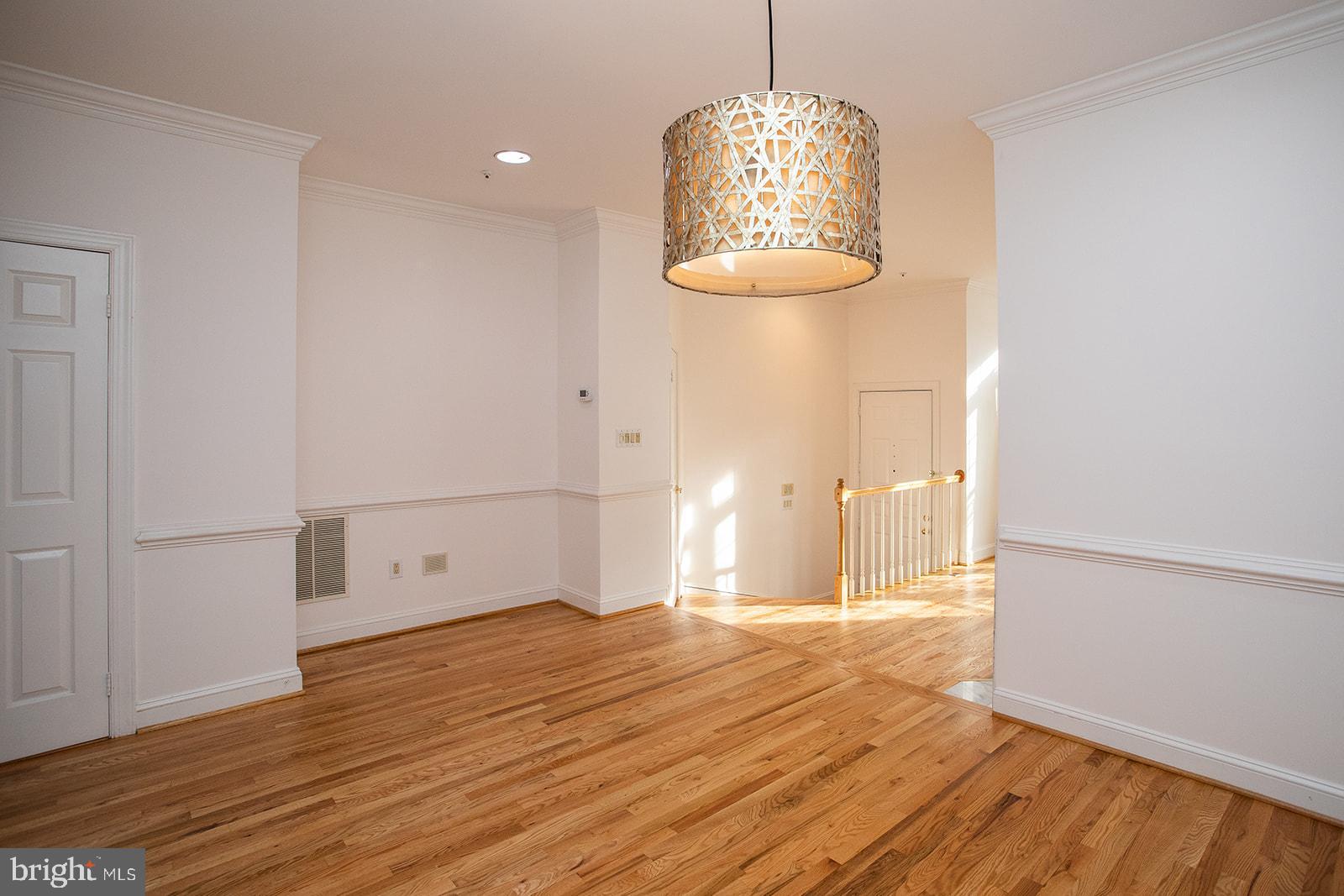 1514 N COLONIAL TER