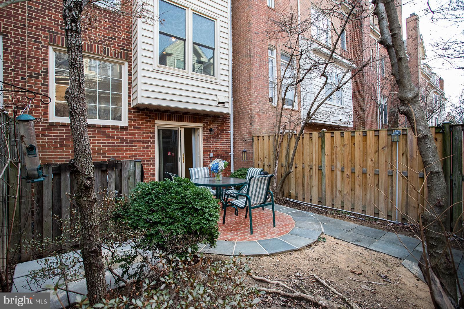 1514 N COLONIAL TER