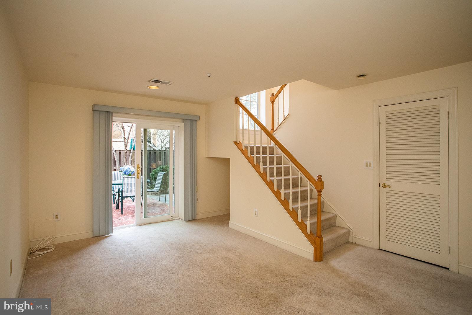 1514 N COLONIAL TER