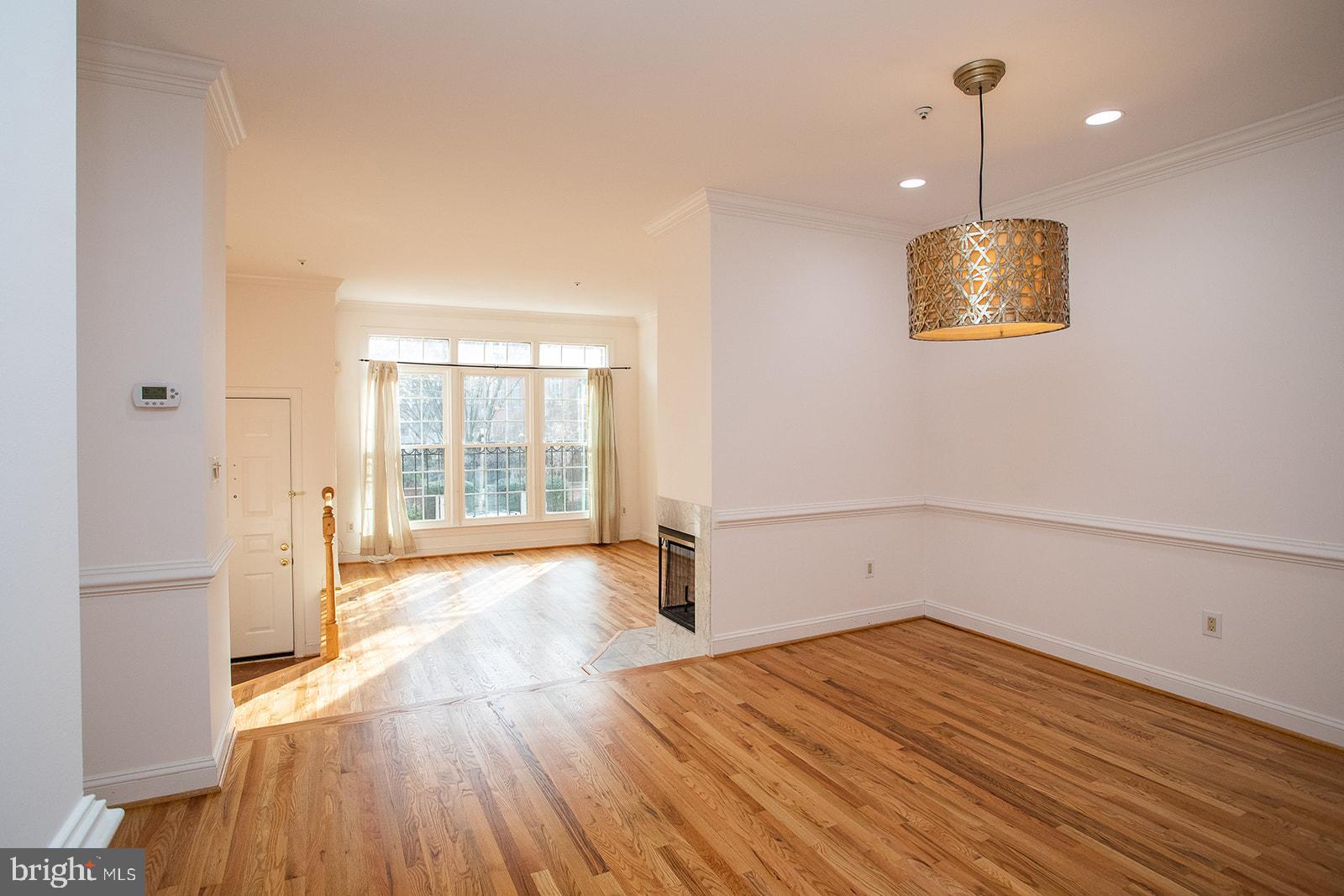 1514 N COLONIAL TER