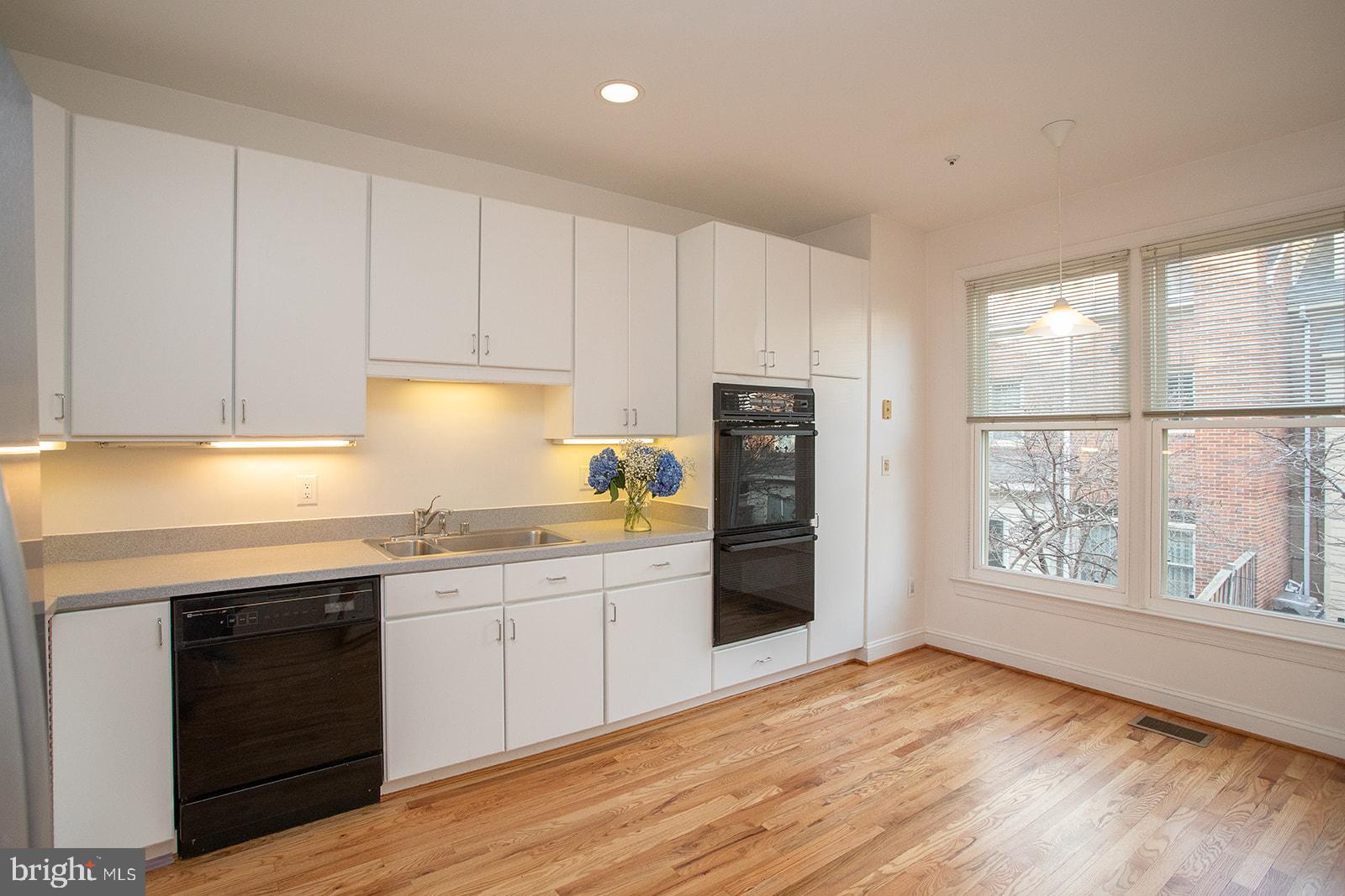 1514 N COLONIAL TER