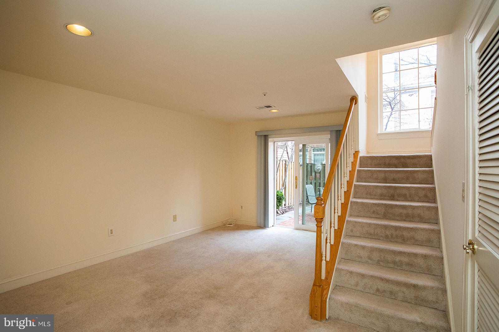 1514 N COLONIAL TER