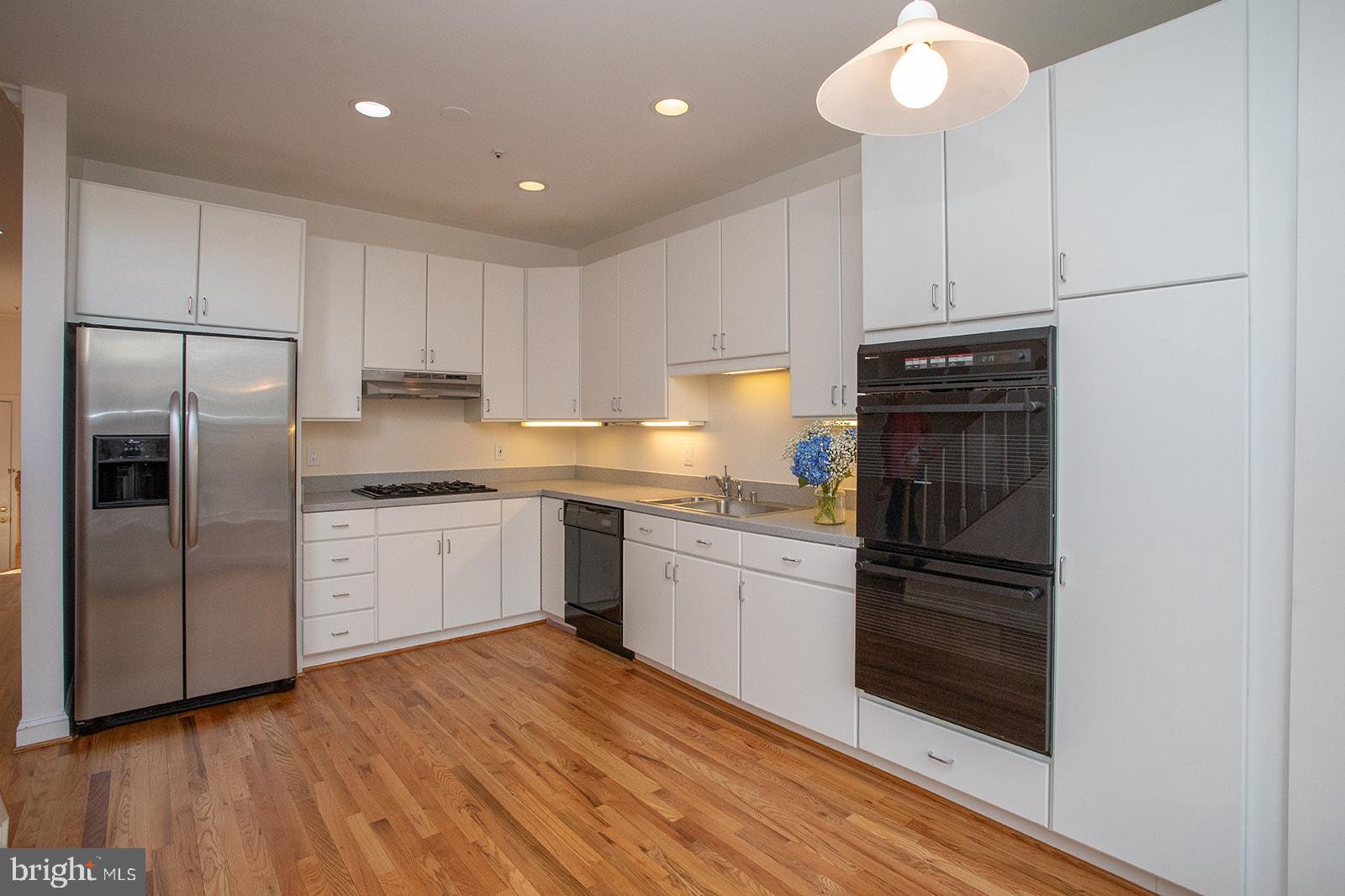 1514 N COLONIAL TER