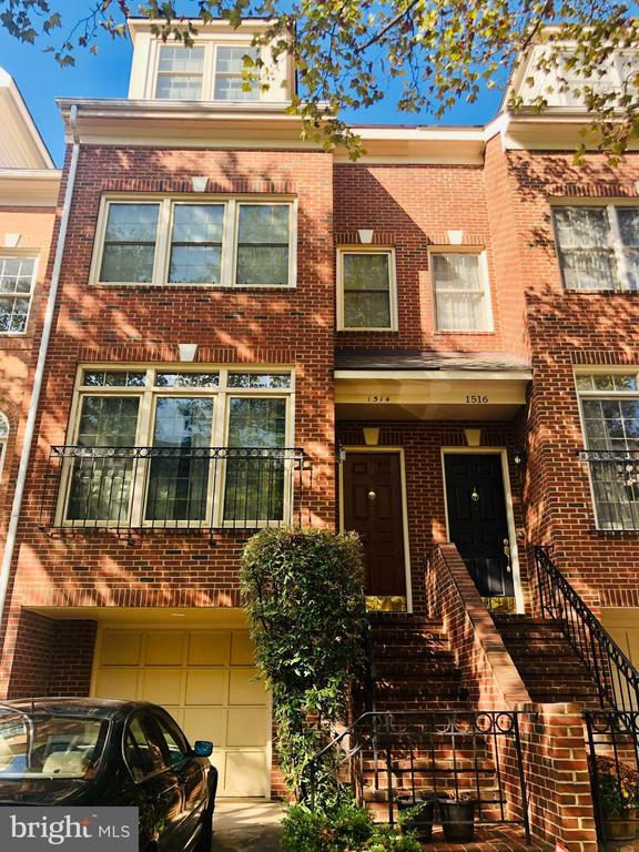 1514 N COLONIAL TER