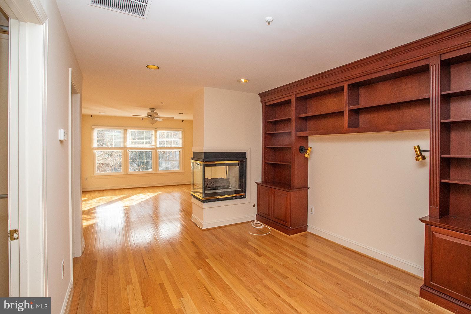 1514 N COLONIAL TER