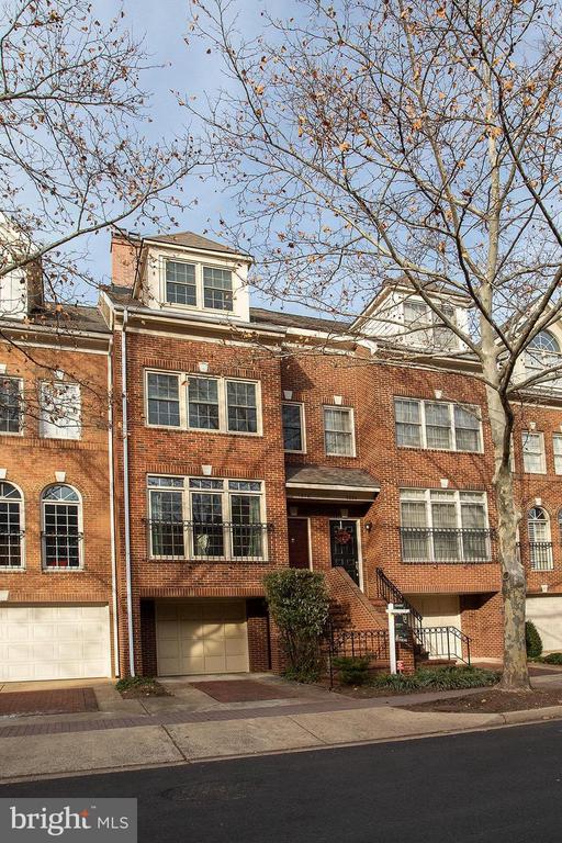 1514 N COLONIAL TER