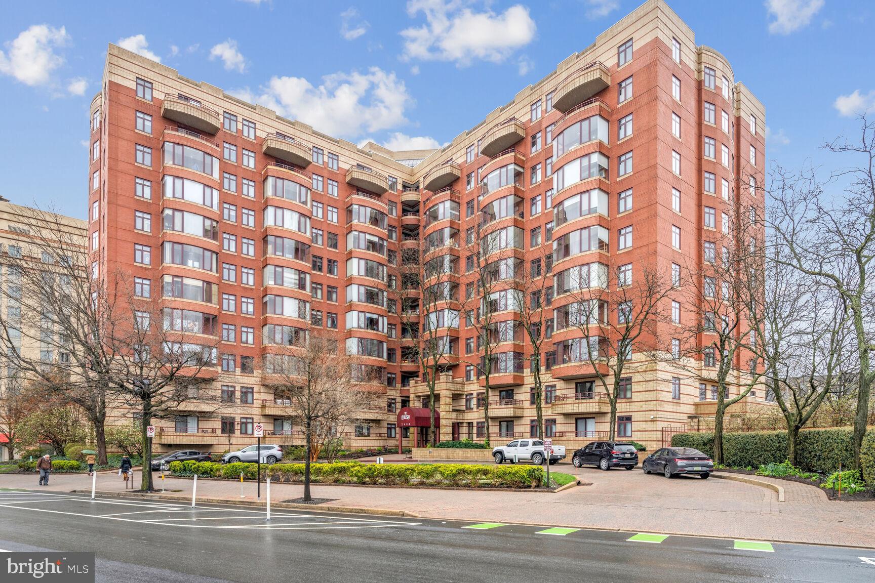2400 Clarendon Blvd #809